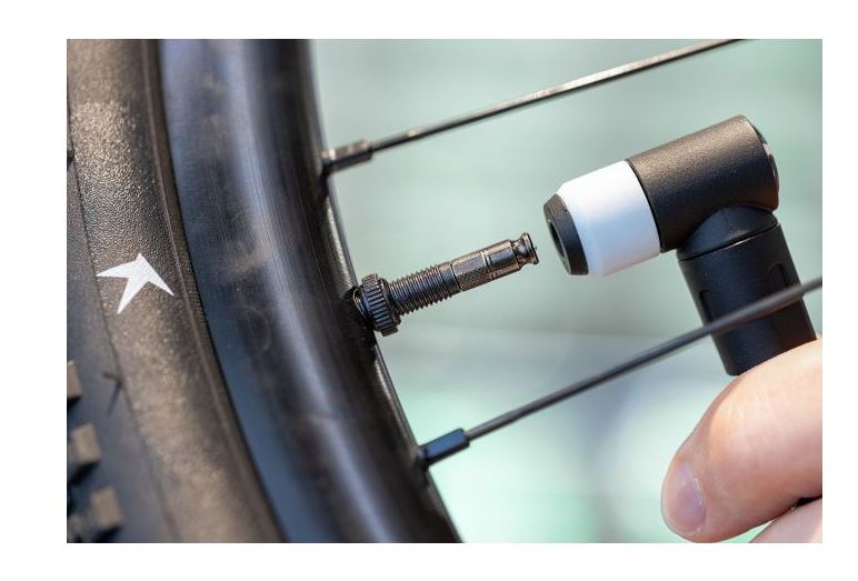 Schwalbe"ClikValve"auf SV & Kopf